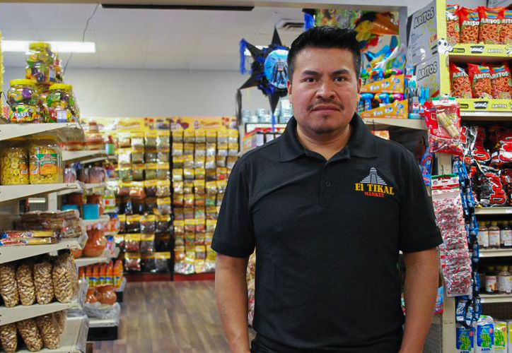 Tienda El Tikal Market en Fremont, pasillos con productos frescos
